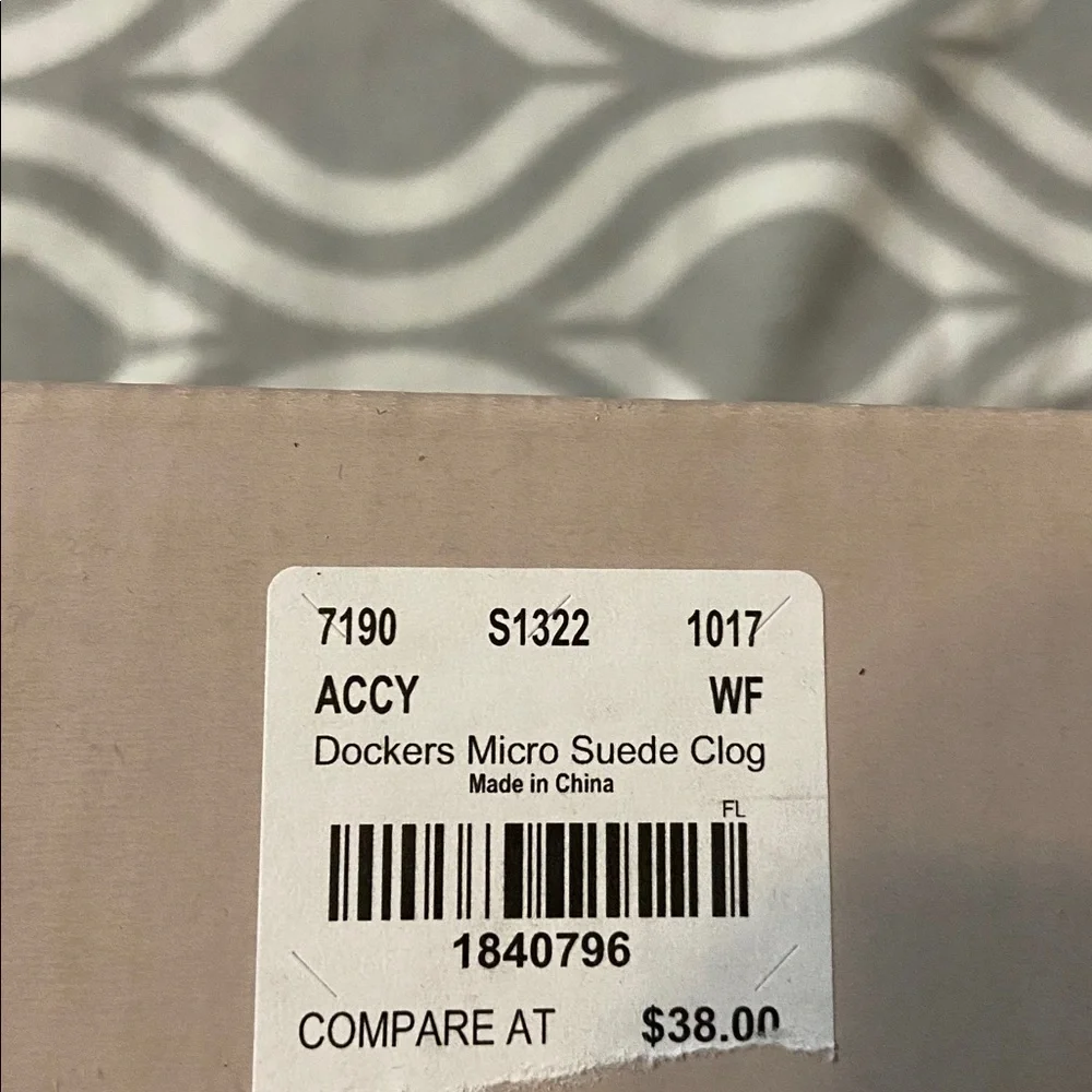 Dockers men’s gray slippers size 9.5 to 10.5 new in box